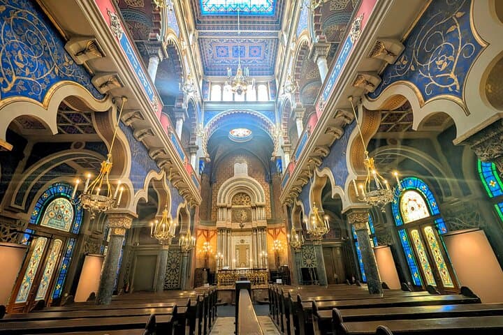 Jewish Prague: Guided Tour with Synagogues & Cemetery Entry