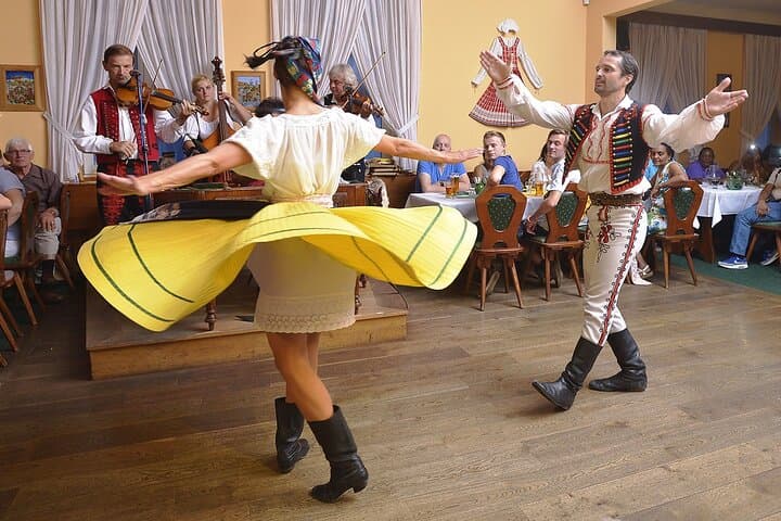 folk show, traditional dances