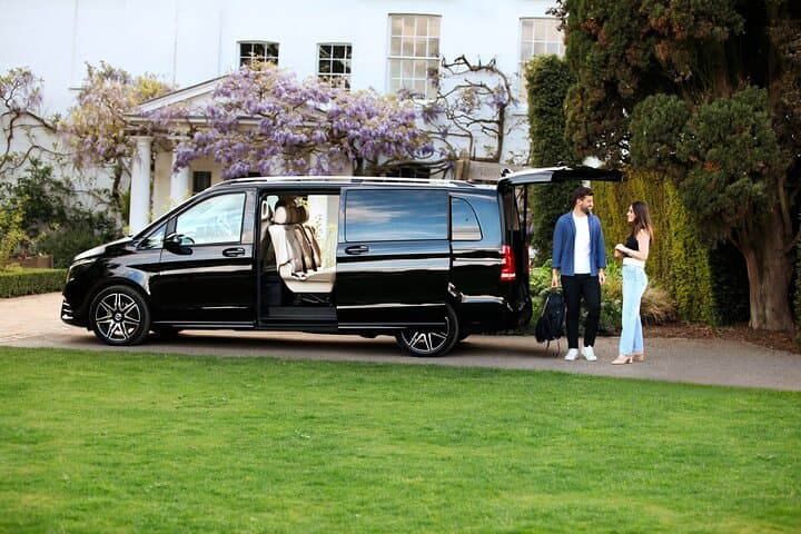 Traveling as friends, family, or colleagues and want to experience a business-class transfer to the airport?
Mytripline will take care of it for you.