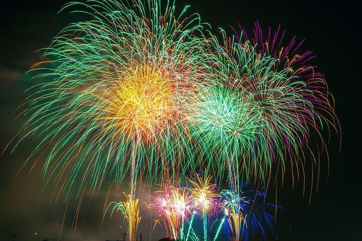 Celebrate New Year´s Eve on a Dinner Cruise with Fireworks