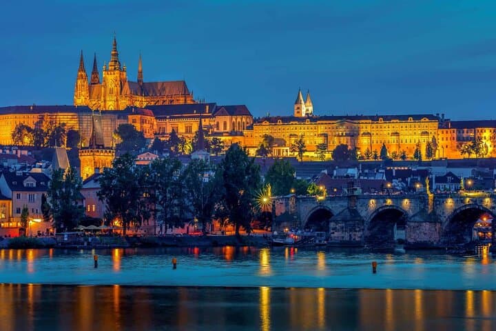 Prague: PRG Airport Private Transfer to/from City Center