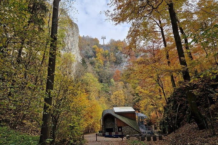 Gondola = cable car to the entrance to the caves