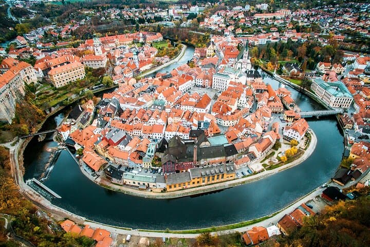 Prague to Vienna Private Transfer with Cesky Krumlov stop