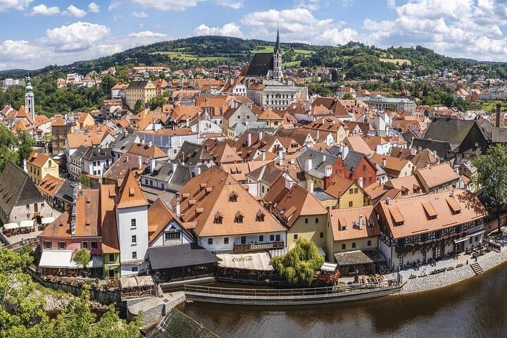 Prague to Passau Private Transfer with 2 hours of Sightseeing