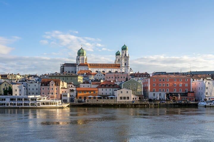 Prague to Passau Private Transfer with 2 hours of Sightseeing