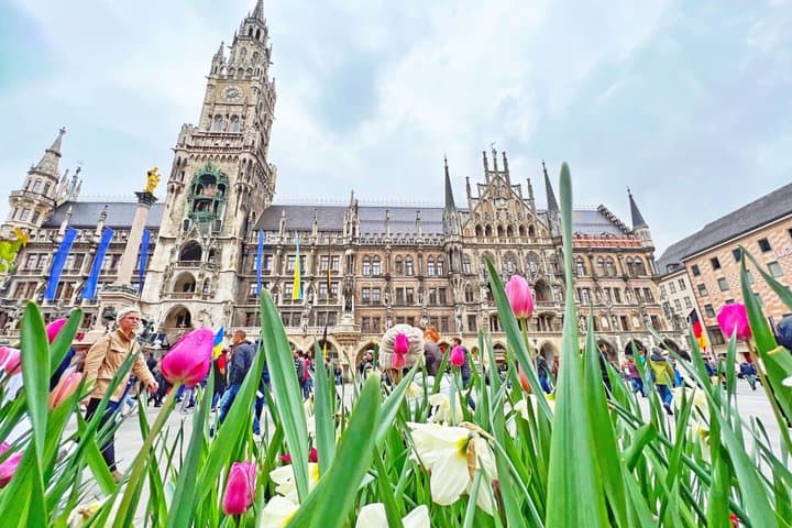 Private Full Day Tour with Transfers: Prague to Munich and back