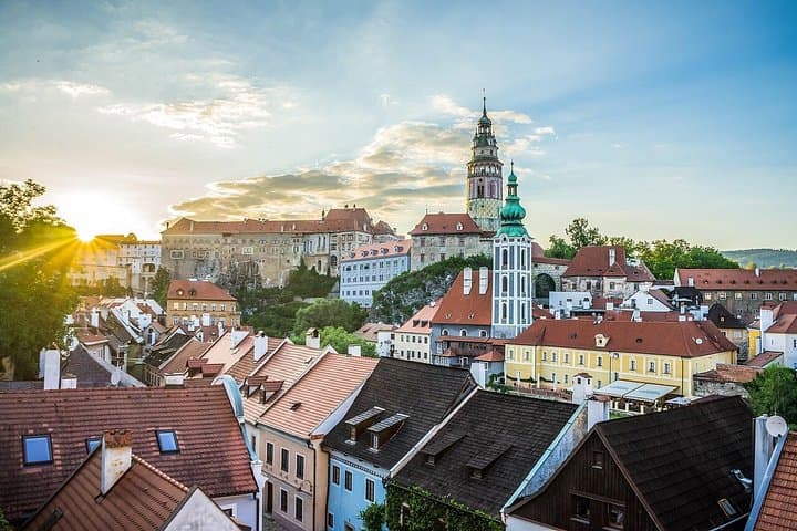 Prague to Salzburg Private Transfer with 2 hours of Sightseeing