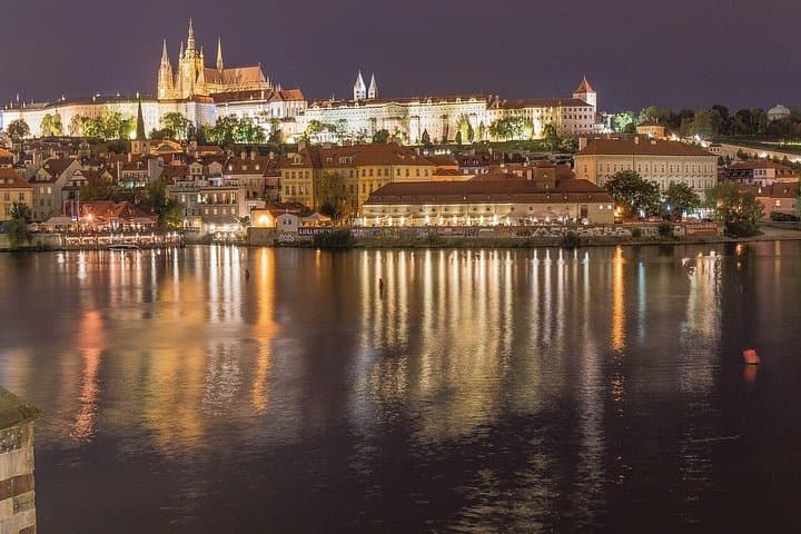 Prague to Passau Private Transfer with 2 hours of Sightseeing