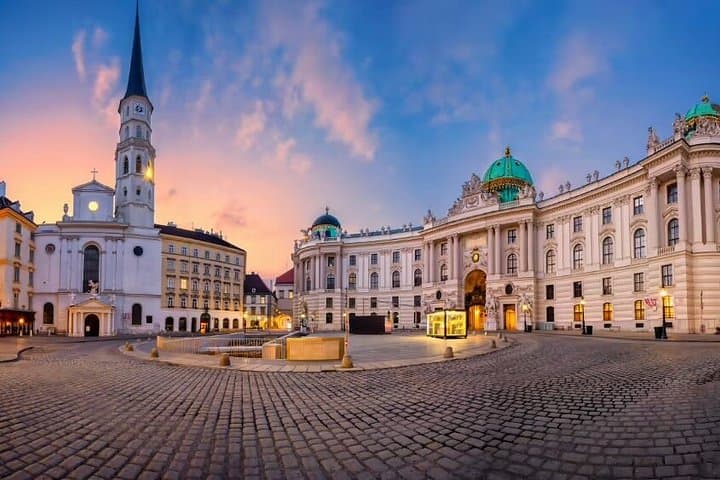 Prague to Vienna Private Transfer with Cesky Krumlov stop