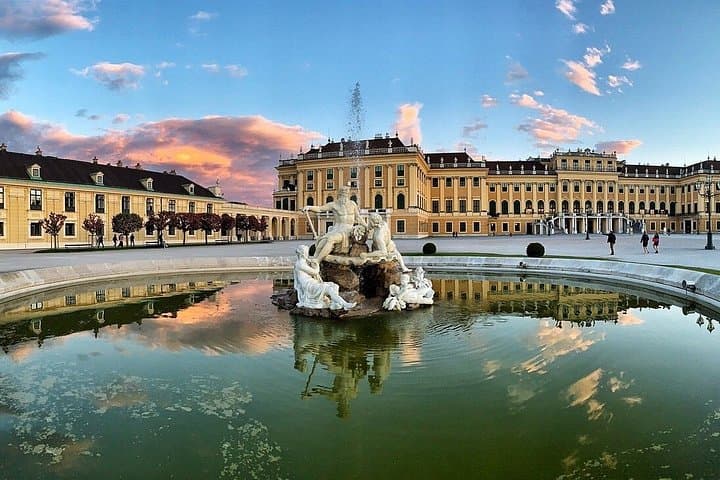 Prague to Vienna Private Transfer with Cesky Krumlov stop