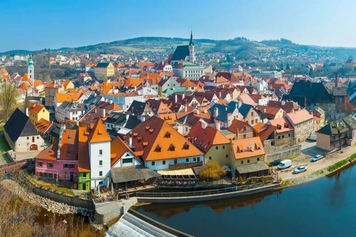 Prague to Vienna Private Transfer with Cesky Krumlov stop