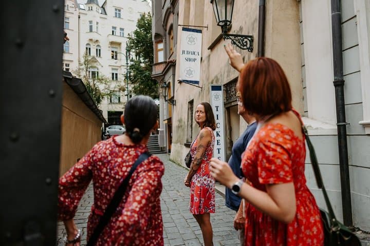 Explore the Jewish Quarter at your pace, with time for photos and questions.