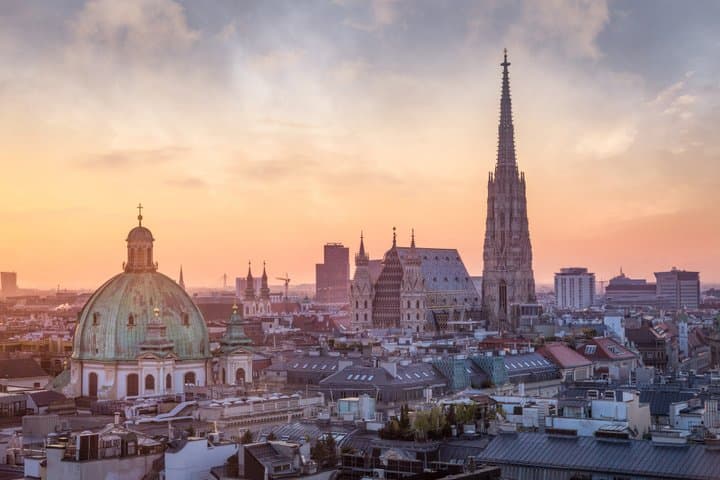 Full-Day Vienna Private Tour from Prague