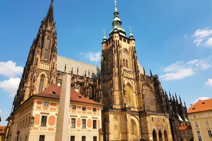 Skip the Line: Prague Castle Ticket and Introductory Overview