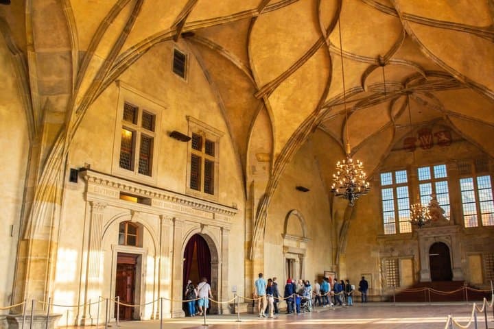 Skip the Line: Prague Castle Ticket and Introductory Overview
