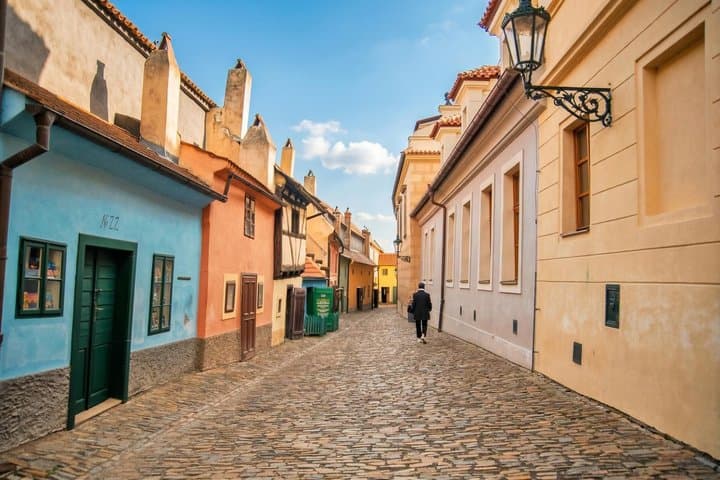Prague Castle: Admission Ticket With Bus Transfer And Audioguide