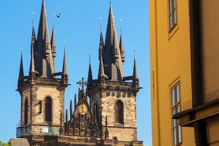 Prague Walking Tour of Old Town, Charles Bridge and Prague Castle