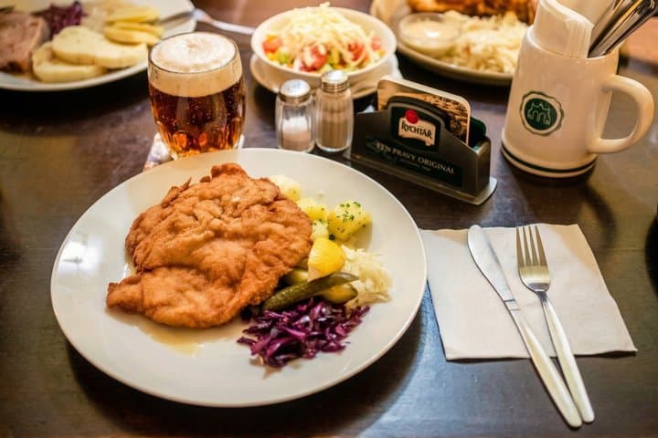 Prague Old Town And Beer Walking Tour Including Dinner