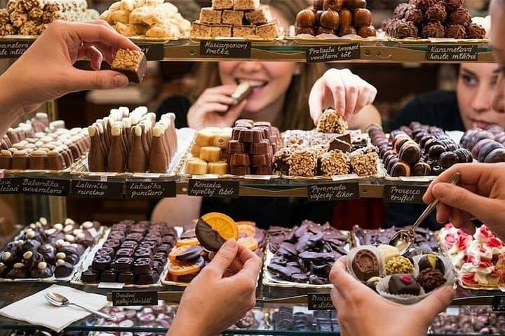 Krumlov Royal Palace Tour: Interiors, Pralines & Sweet Café