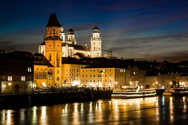 Prague to Passau Transfer with 3 Hours Stop in Cesky Krumlov