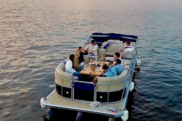 Private Cruise with Unlimited Beer / Prosecco in Prague