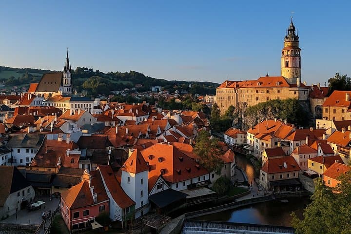 Private Transfer: Prague to Vienna with Optional Scenic Stops