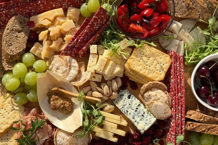 Sundowner Bites and Drinks with Celebrity Chef on the Vltava