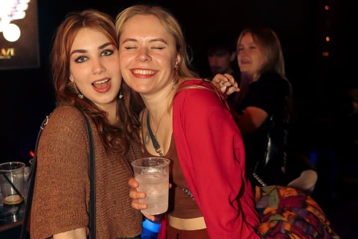 Drunken Monkey Blaze Pub Crawl: 2hr Unlimited Drinks & Club EP!C