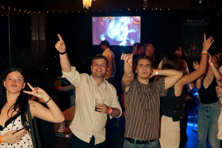 Drunken Monkey Blaze Pub Crawl: 2hr Unlimited Drinks & Club EP!C