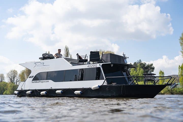 Prague Yacht Boat Two Experience Unlimited Beer and Prosecco