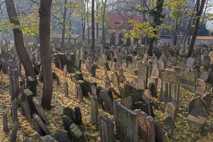 Jewish Prague: Synagogues & Cemetery Small Group Afternoon Tours