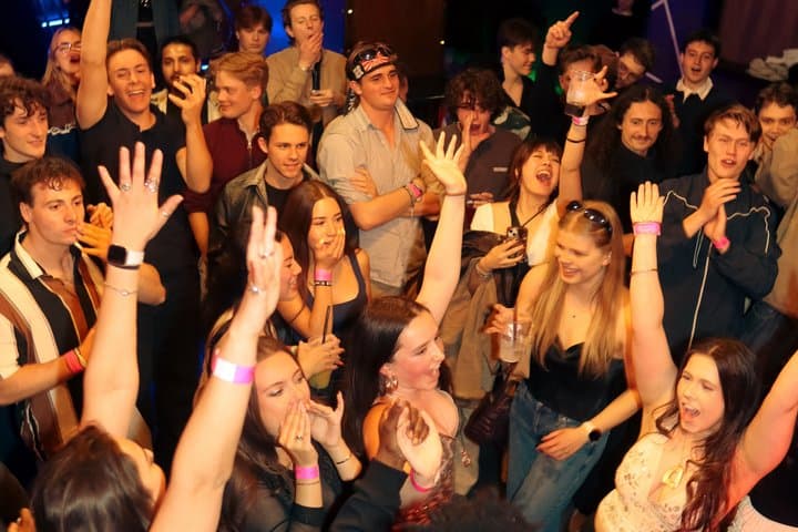 Prague Blaze Pub Crawl 2hr Unlimited Drinks and Top Club Entry