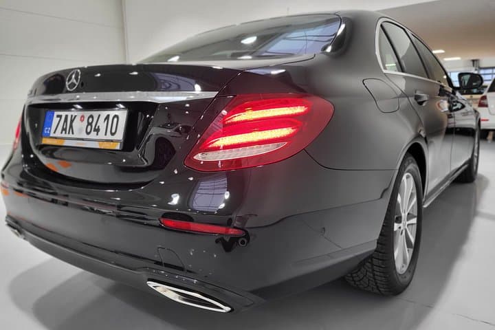 Private ROUND-TRIP to and from ČESKÝ KRUMLOV(UNESCO Heritage)by LIMOUSINE 3+1pax