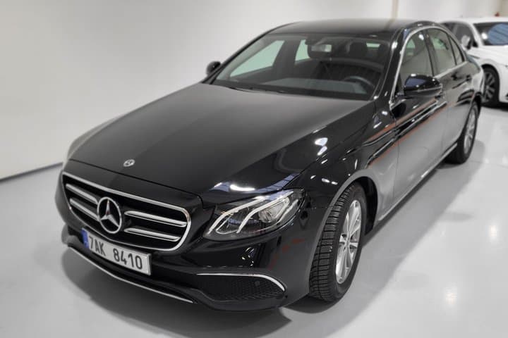From Prague to Budapest - Private Transfer by LIMOUSINE 3+1pax