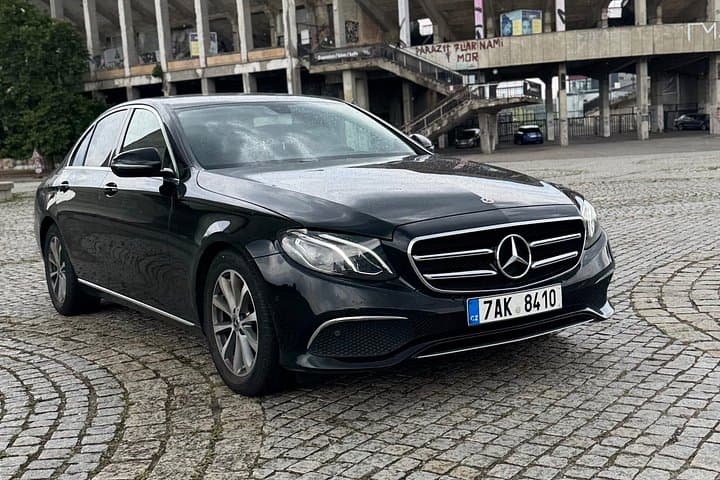 Prague to Vienna - Private Transfer by LIMOUSINE 3+1pax