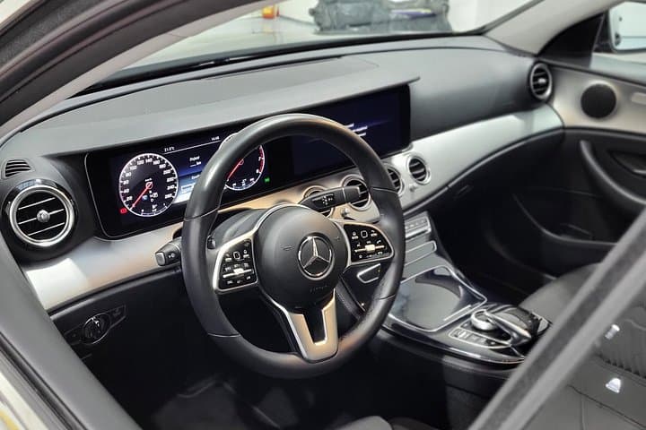 Prague to Vienna - Private Transfer by LIMOUSINE 3+1pax