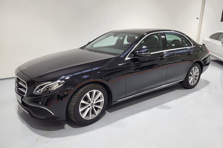 Private ARRIVAL Transfer by LIMOUSINE 3+1pax
