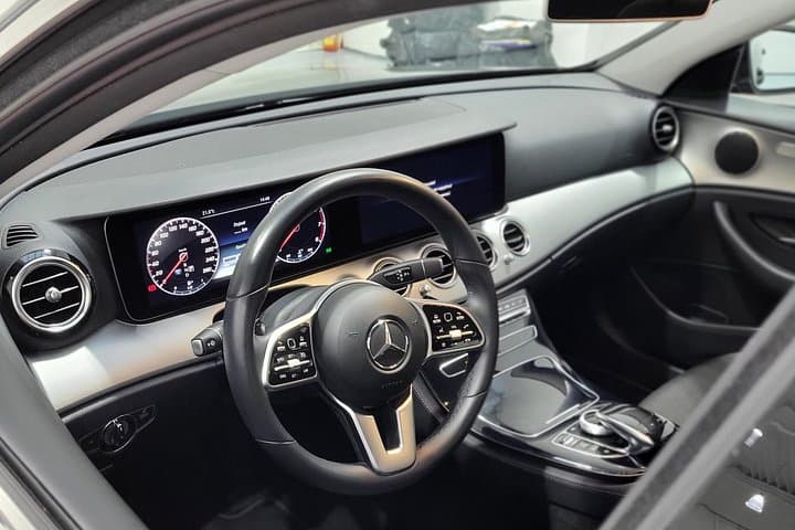 Private ARRIVAL Transfer by LIMOUSINE 3+1pax