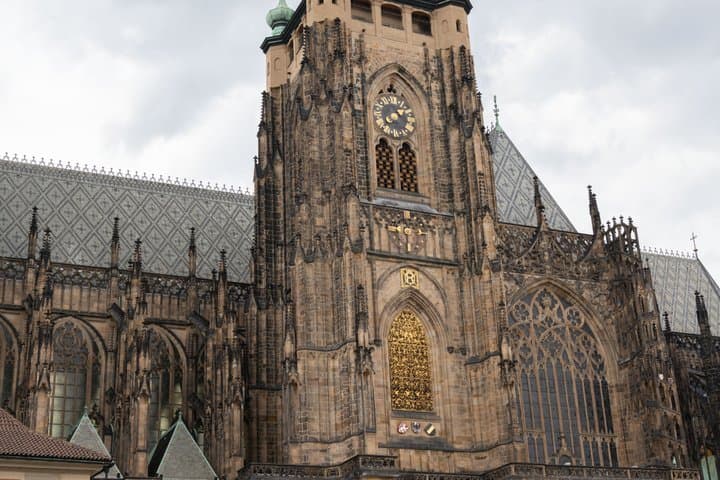 Prague Castle tour in a small group in Russian