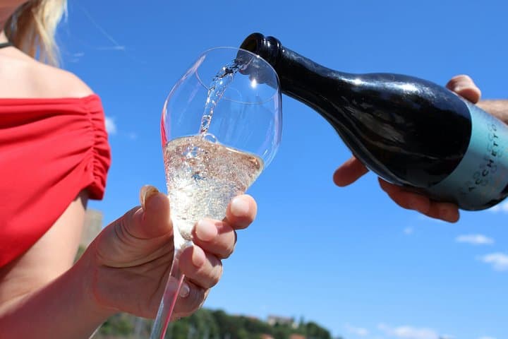 Prague:1h Private Prosecco Boat Cruise & Audio Guide
