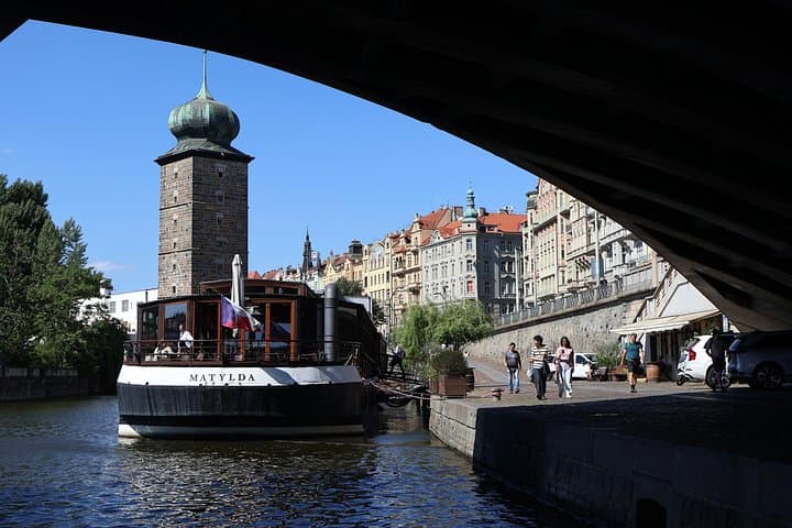 Prague:1h Private Prosecco Boat Cruise & Audio Guide