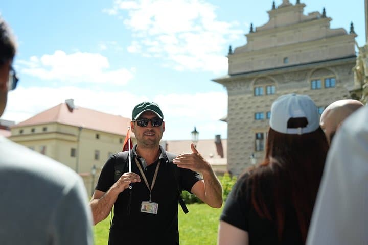 Prague Combo Castle Guided Tour, Bus and Optional Boat