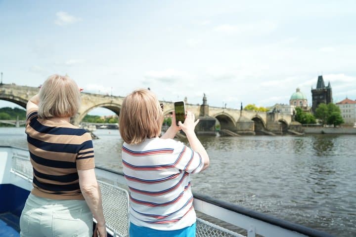Prague Grand City Tour with Bus,Castle exteriors and River Cruise