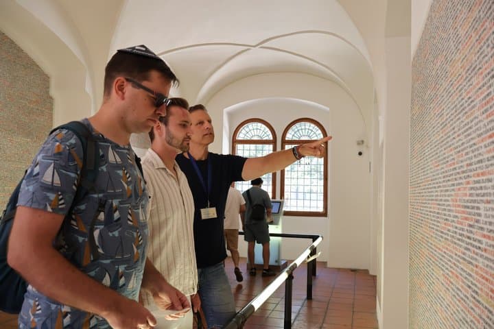 Prague Guided Jewish Quarter and Old Cemetery Tour with Tickets
