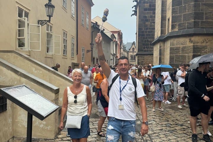Prague Highlights and Hidden Gems Walking Tour with a Drink