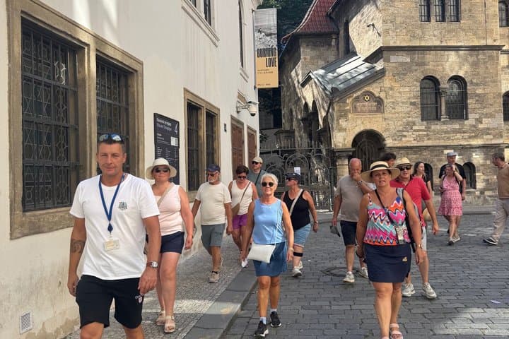 Prague Highlights and Hidden Gems Walking Tour with a Drink