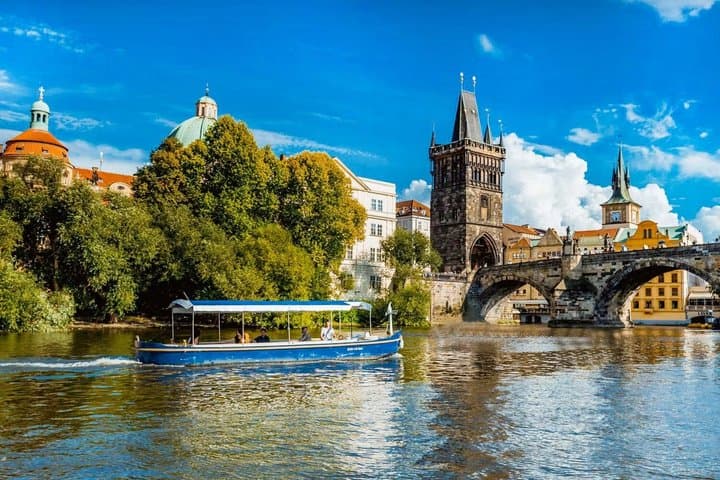 Prague Sightseeing Boat Cruise to Devil Channel