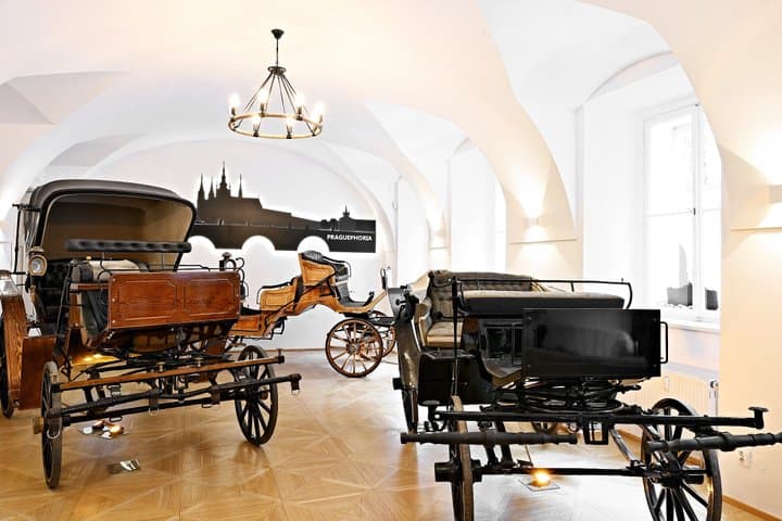 Discover Prague in Virtual Reality Experience from a Carriage