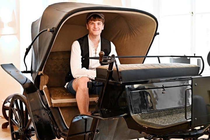 Discover Prague in Virtual Reality Experience from a Carriage