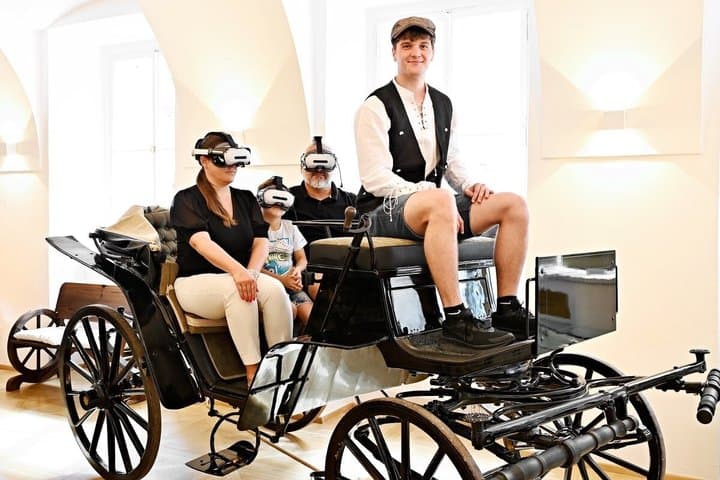 Discover Prague in Virtual Reality Experience from a Carriage